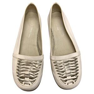 AEROSOLES Flats size 6